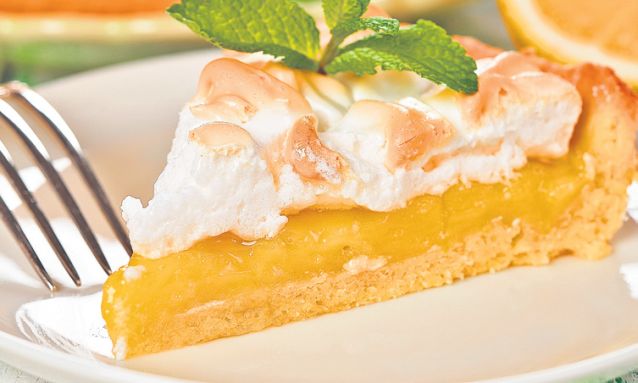 Deserturi irezistibile: Parcă ziua-i mai frumoasă cu o bezea pe masă!