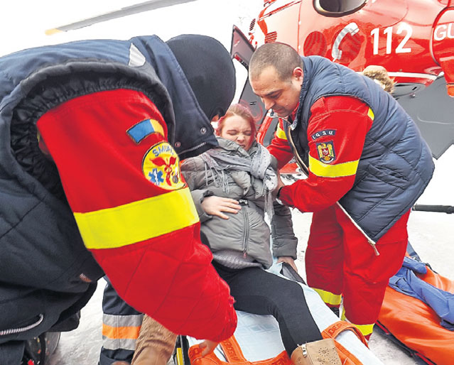 Ţurţurii şi gheaţa costă 230 de lei | Cea mai simplă metodă de a vă scăpa imobilul de capriciile iernii