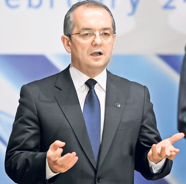 Vor să câștige primăriile cu prietenul și cumătrul lui Băsescu