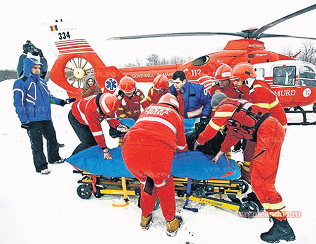 Ţurţurii şi gheaţa costă 230 de lei | Cea mai simplă metodă de a vă scăpa imobilul de capriciile iernii