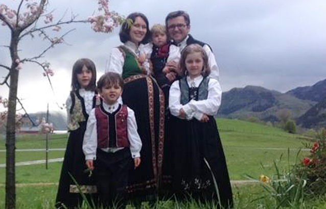 Încă o familie de români acuză autoritățile norvegiene că le-au luat abuziv micuții: «Ne-au furat copiii să îi dea altor familii» EXCLUSIV