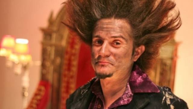 Cel mai ”nebun” personaj din Vacanța Mare a ajuns de nerecunoscut! La 42 de ani, Frankfurt seamănă cu un preot