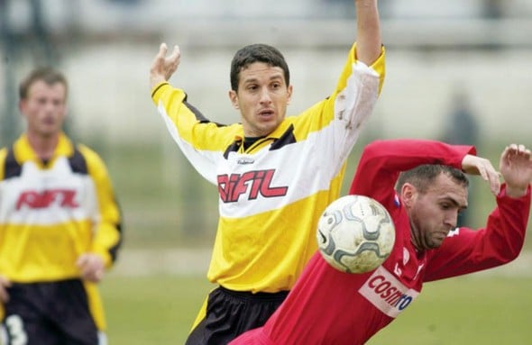 Duel Costel Enache - Mugur Bolohan, în Ceahlăul - Dinamo. Nemțeanul Codruț Domșa îi admiră FOTO: gsp.ro