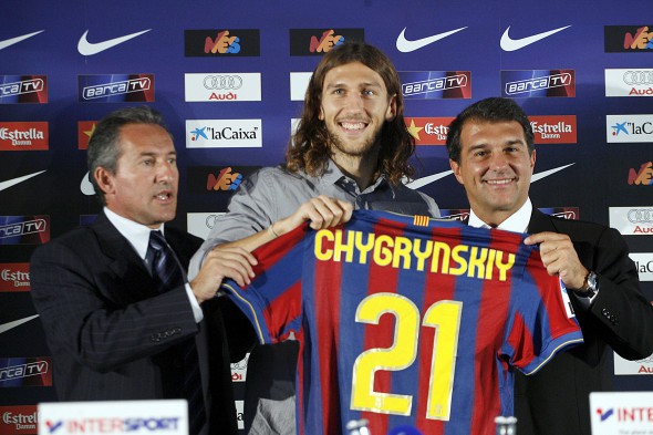 Ukrainian defense Dmytro Chygrynskiy poses with the t-shirt of his new team, FC Barcelona