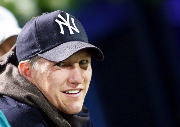 epa05166607 German soccer player Bastian Schweinsteiger, boyfriend of Serbia's Ana Ivanovic, smiles during the second round match between Ivanovic and Simona Halep of Romania at the Dubai Duty Free Tennis WTA Championships in Dubai, United Arab Emirates, 17 February 2016. EPA/ALI HAIDER