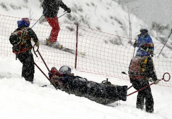 epa05184023 Lindsey Vonn of US is evacuated after crashing at the Women's Super G race at the FIS Alpine Skiing World Cup in Soldeu-El Tarter, Andorra, 27 February 2016.  EPA/STR