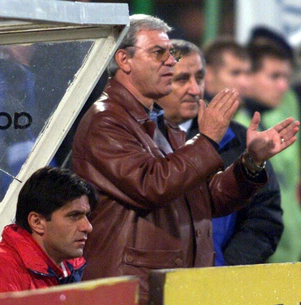EURO 2000 PREVIEW / COACH EC43-19990810-BUCHAREST, R0MANIA: A picture dated August 1999 of Romanian national soccer team coach Emerich Jenei (centre). Jenei was appointed 1999, for the second time after his initial tenure from 1986 until 1990. He was player for Romanian team CCA Bucharest, the club which was later re-named into Steaua Bucharest. As coach, he lead Steaua to European Champion Club' Cup success. He was also in charge at the Hungarian national team. EPA PHOTO/EPA/TONY SALALBASEV