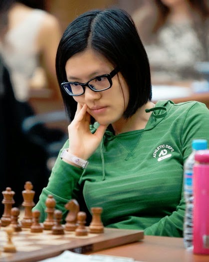 Hou-Yifan-8