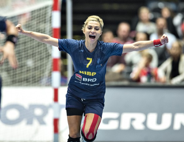 epa05074670 Romania's Adriana Nechita cheer celebrates during the match between Norway and Romania at the Women's World Handball Championship in Herning, Denmark, 18 December 2015. EPA/HENNING BAGGER DENMARK OUT