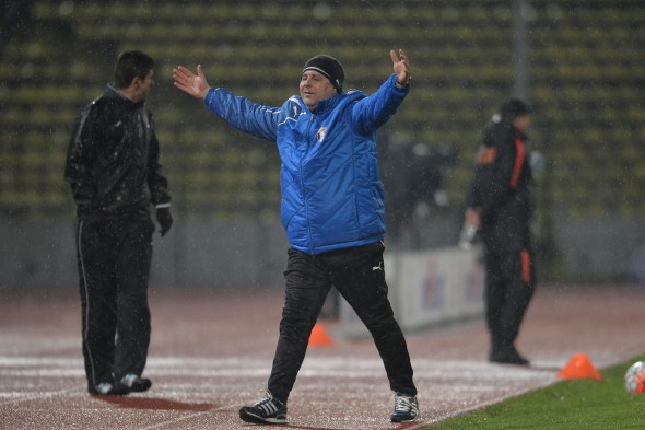 Marius Sumudica, antrenorul echipei Astra Giurgiu, reactioneaza in timpul meciului din Cupa Ligii Adeplast contra echipei Steaua disputat in Pitesti, miercuri, 9 martie 2016. ALEXANDRU DOBRE / MEDIAFAX FOTO