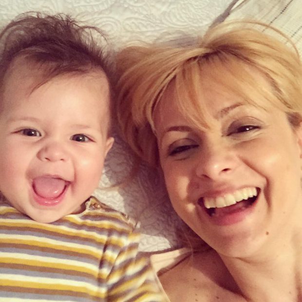  Ce frumoasă e fetița Simonei Gherghe. Ana Georgiana a împlinit 6 luni, iar mama ei nu o mai ascunde de ochii curioșilor